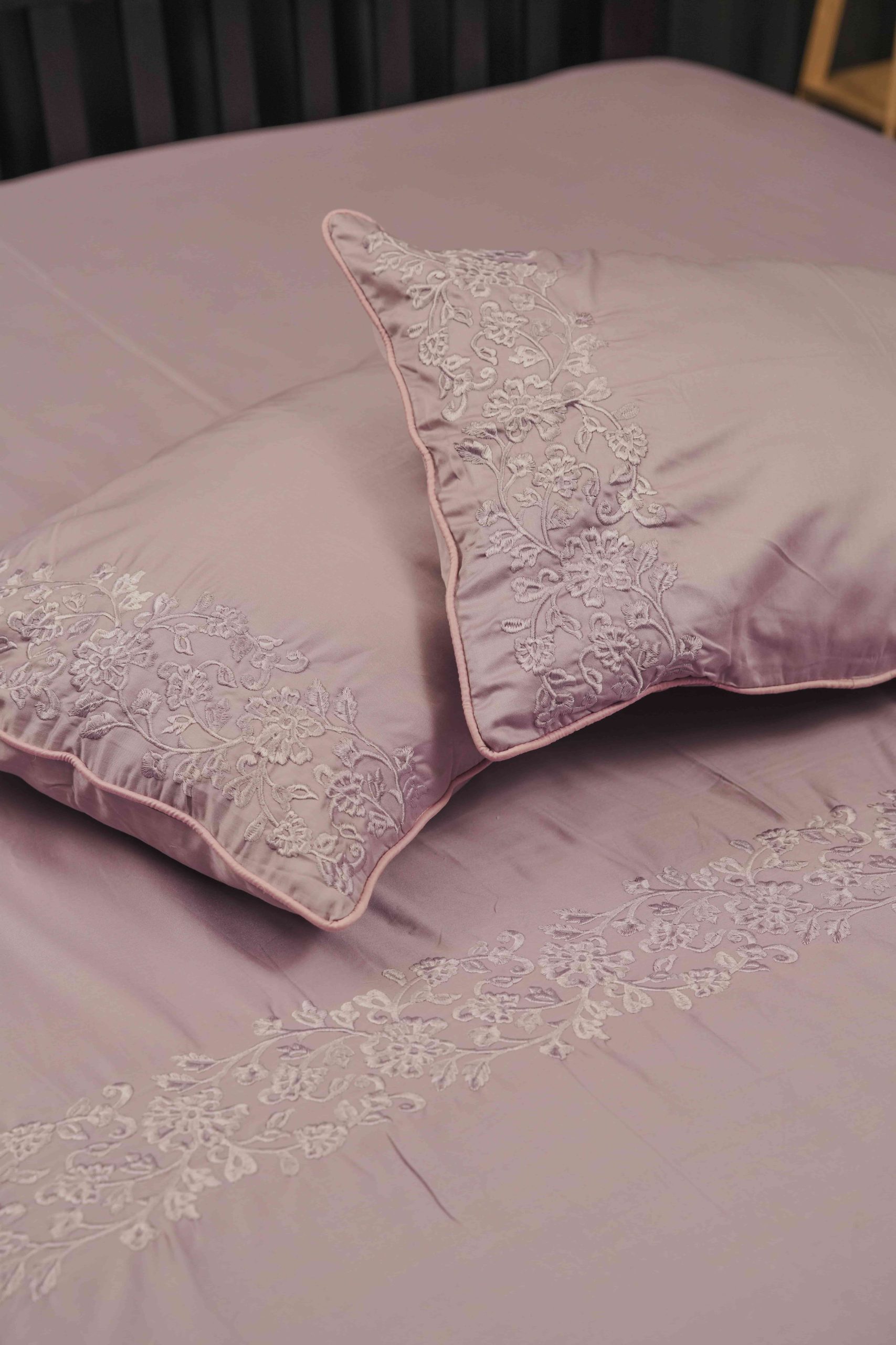 Mauve Serenity Vertical Floral Embroidered Bedding Set